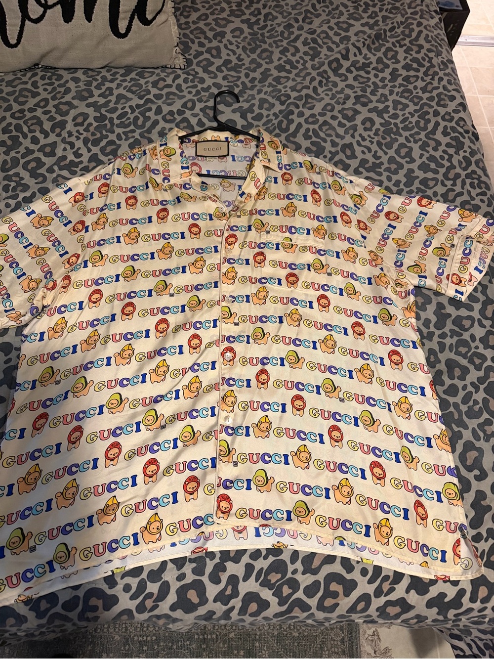 Gucci Multicolor Logo Print Short-Sleeve Button-Down Shirt in Cream